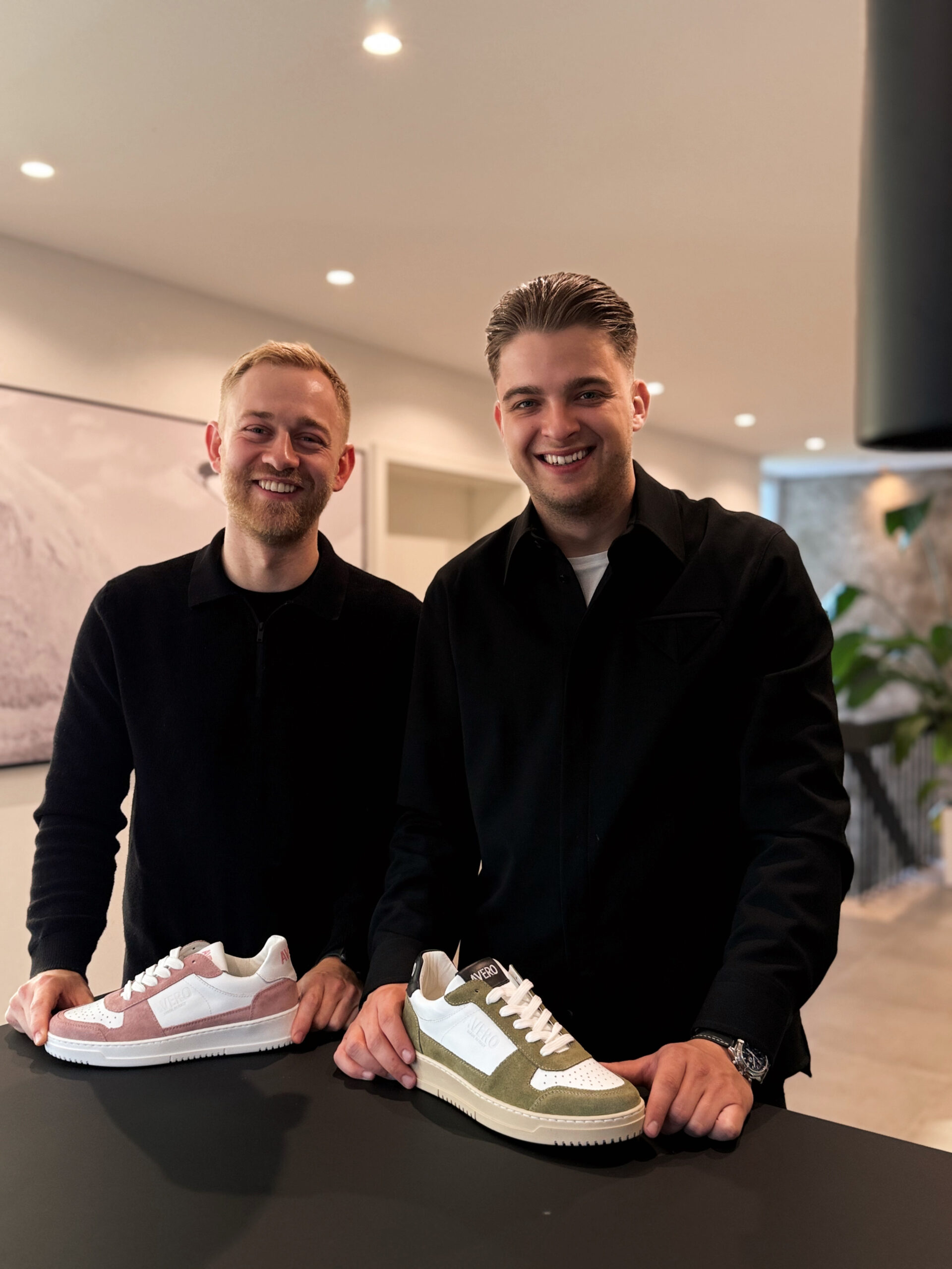 Philip Meyer und Joscha Jörg mit zwei individuellen Avero Sneakern