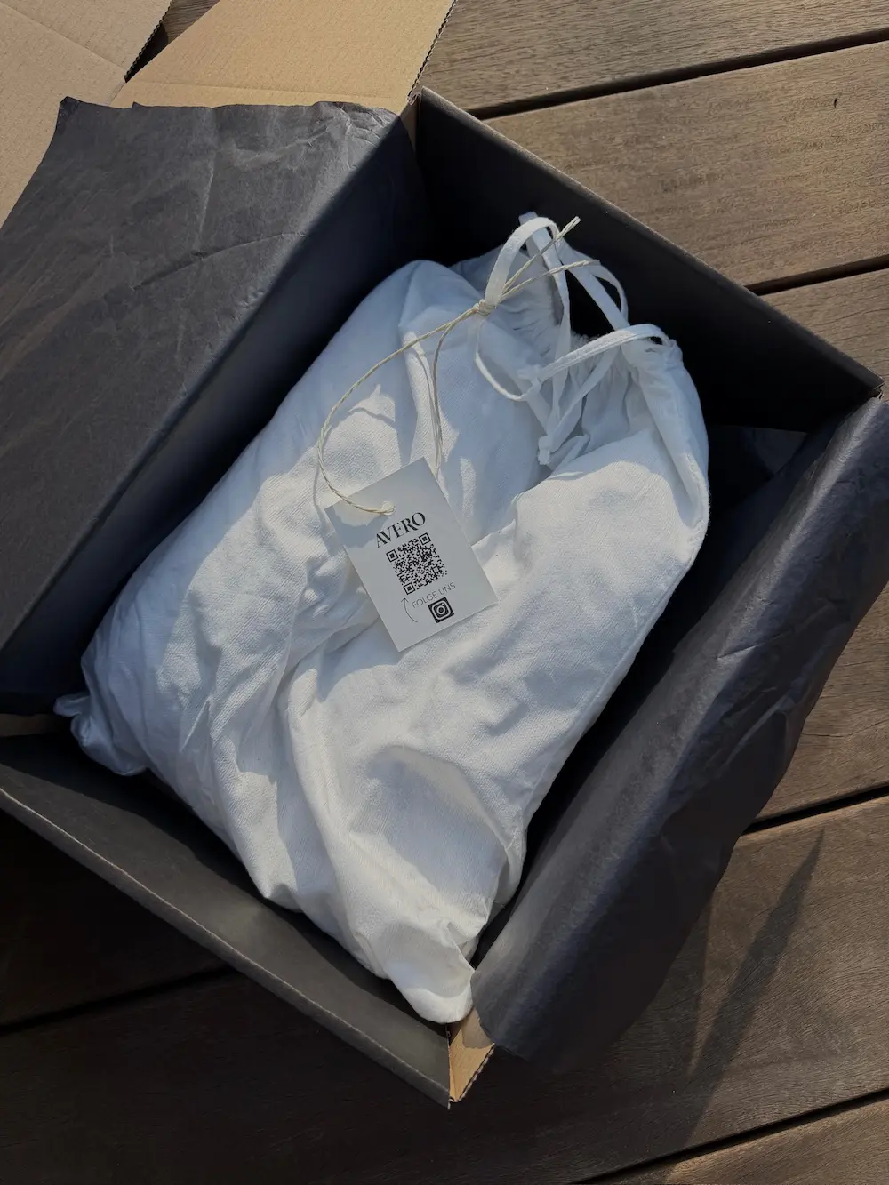 Avero Sneaker im gebrandeten Schuhkarton mit Stoffbeutel