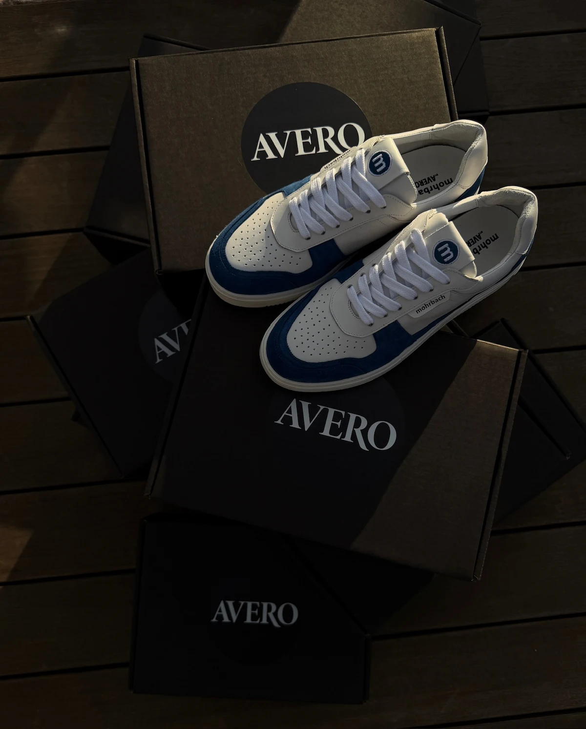 Mohrbach Firmensneaker auf gebrandeten Avero-Schuhkartons