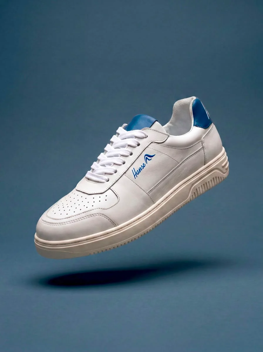 HanseYachts Firmensneaker in Weiß mit marineblauen Details